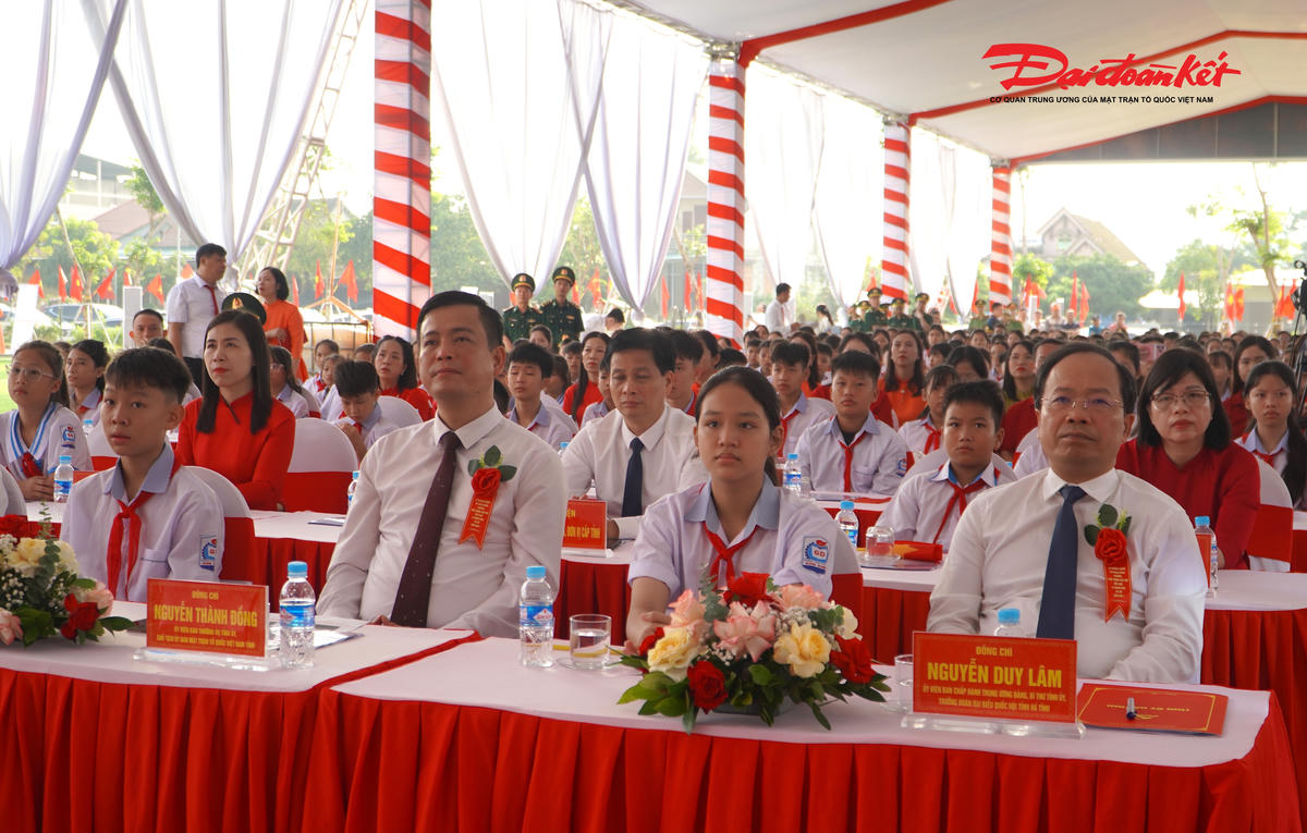 Học sinh vùng biên Hà Tĩnh háo hức trong ngôi trường mới