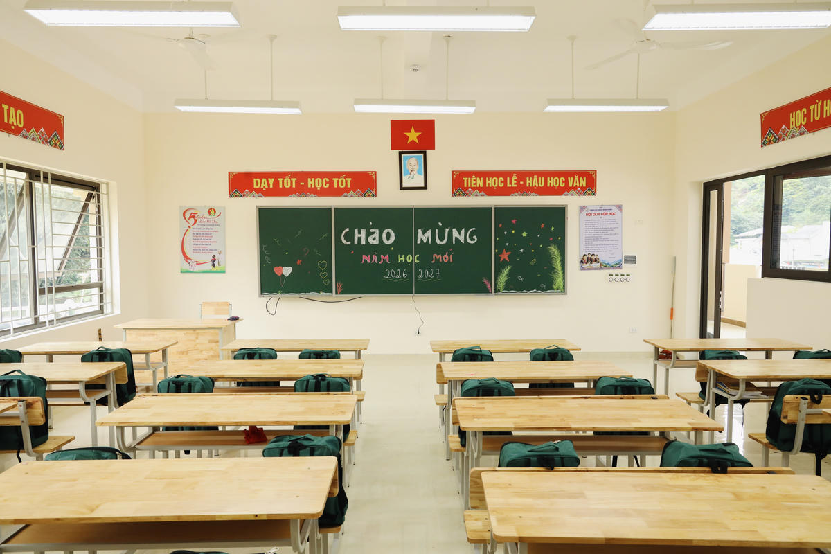 Trường được xây dựng khang trang với các phòng học đạt tiêu chuẩn. Ảnh: T.Đ.