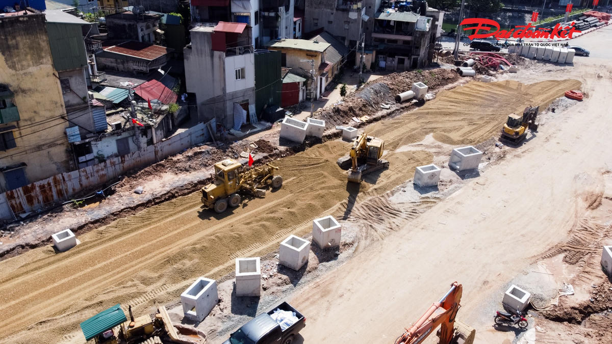 Việc hoàn thành đoạn Nguyễn Trãi - Đầm Hồng không chỉ góp phần hoàn thiện mạng lưới đường vành đai của Hà Nội mà còn được kỳ vọng tăng khả năng kết nối, chia sẻ lưu lượng cho các tuyến đường hiện hữu trong khu vực.