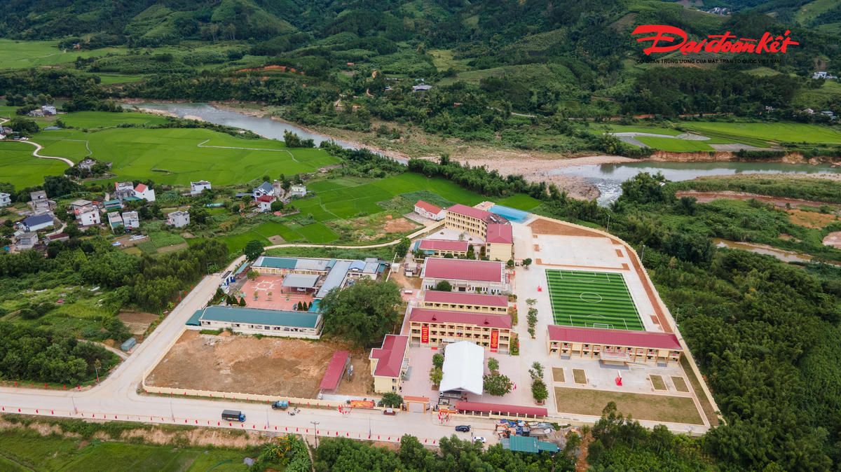 Toàn cảnh ngôi trường Phổ thông nội trú Tiểu học và THCS Bình Liêu. Ảnh: Quang Vinh.