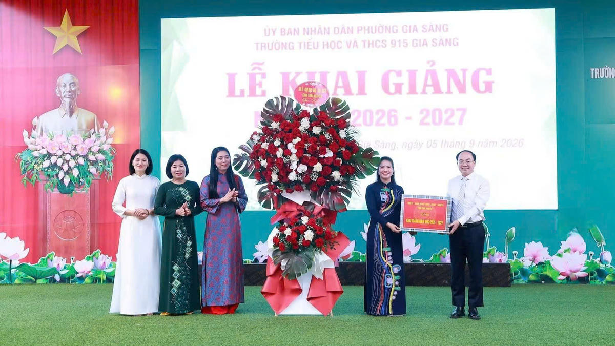 Trường được thành lập trên cơ sở sáp nhập Trường Tiểu học Gia Sàng và Trường THCS Gia Sàng, hiện có 2.230 học sinh.