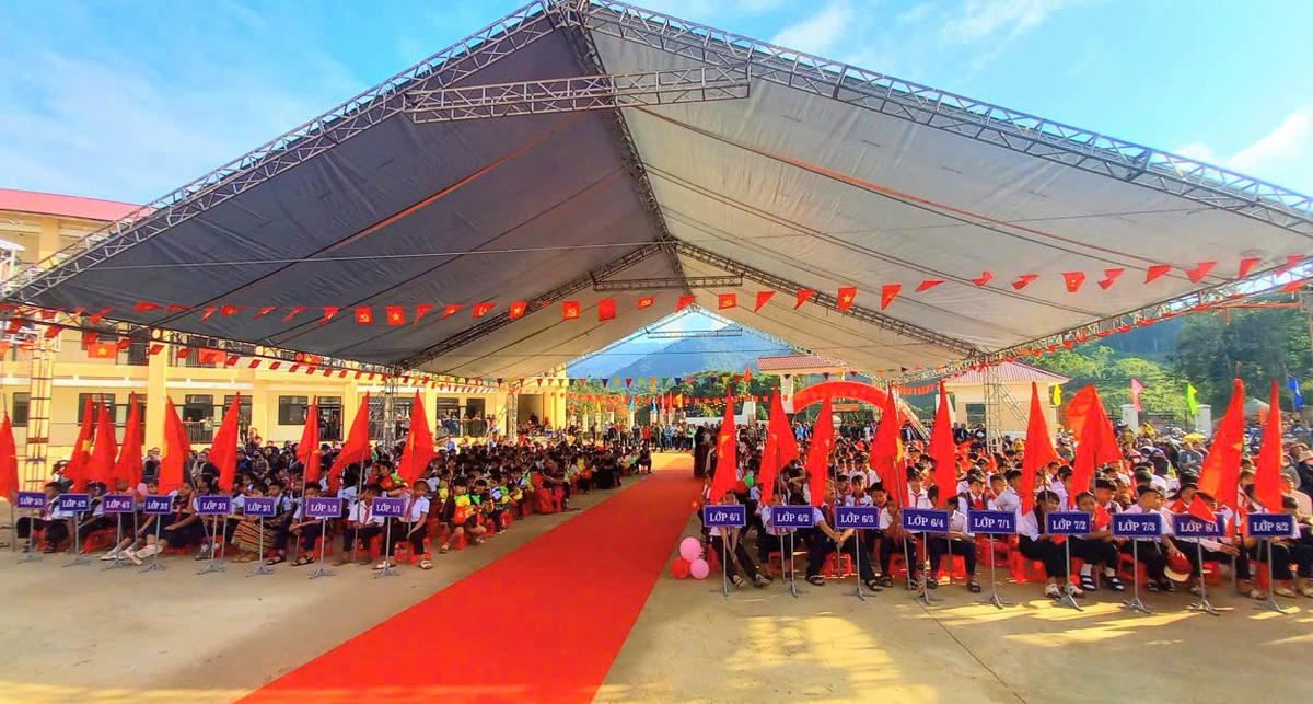 Học sinh Trường PTNTLC TT-THCS Hùng Sơn dự lễ khai giảng năm học 2026-2027. Ảnh: CĐ.