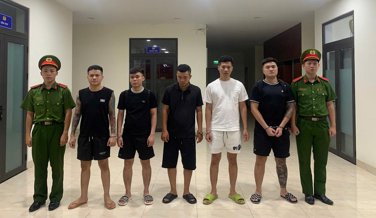 Các đối tượng liên quan đến vụ án tại cơ quan điều tra. Ảnh: CA Đà Nẵng.