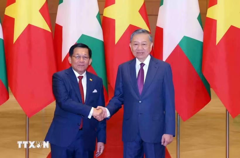 Tổng Bí thư, Chủ tịch nước Tô Lâm và Tổng thống Myanmar Min Aung Hlaing chụp ảnh chung. (Ảnh: Phạm Kiên/TTXVN).