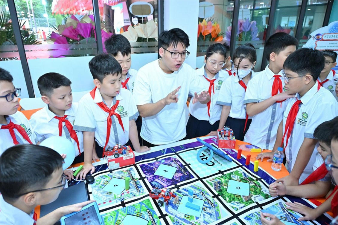 Học sinh của nhà trường luôn được tiếp cận với khoa học công nghệ, đổi mới sáng tạo
