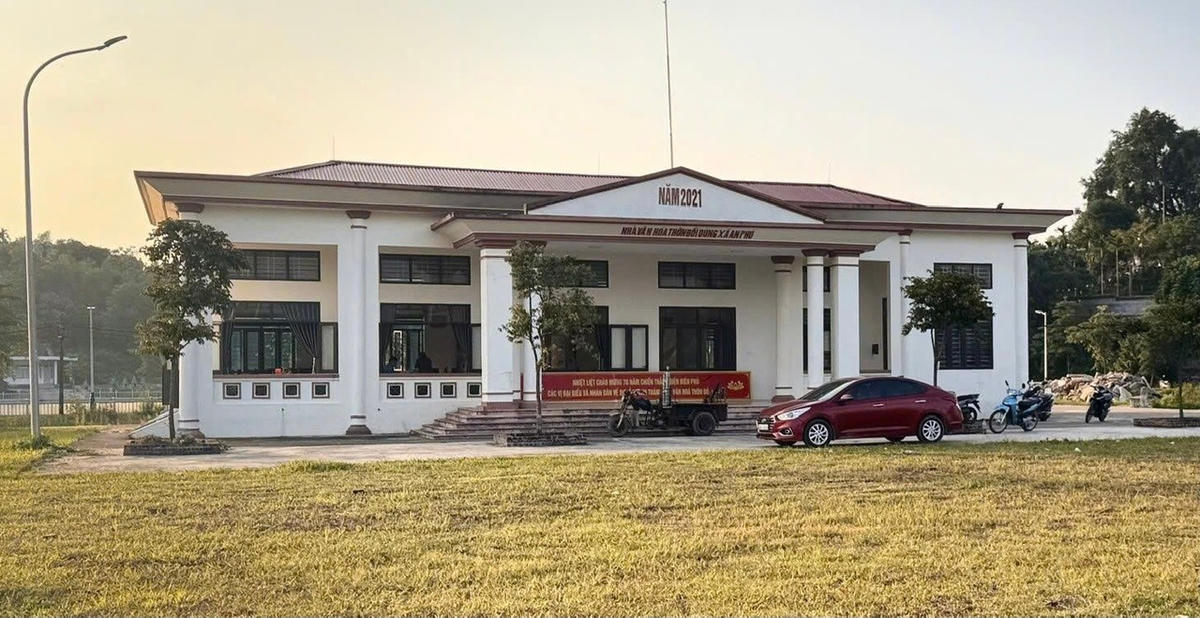 Nhà văn hóa thôn Đồi Dùng, xã Mỹ Đức được đầu tư xây dựng khang trang. Ảnh: HNM