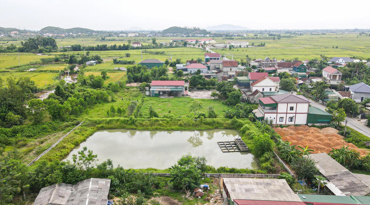 Người dân thôn Nam Sơn mong có nguồn nước sạch để sử dụng, bởi lo ngại nguồn nước hiện tại nếu dùng lâu dài sẽ ảnh hưởng đến sức khỏe. Ảnh: Cẩm Kỳ.
