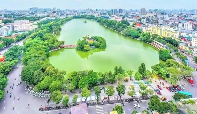 Hồ Gươm nhìn từ trên cao.