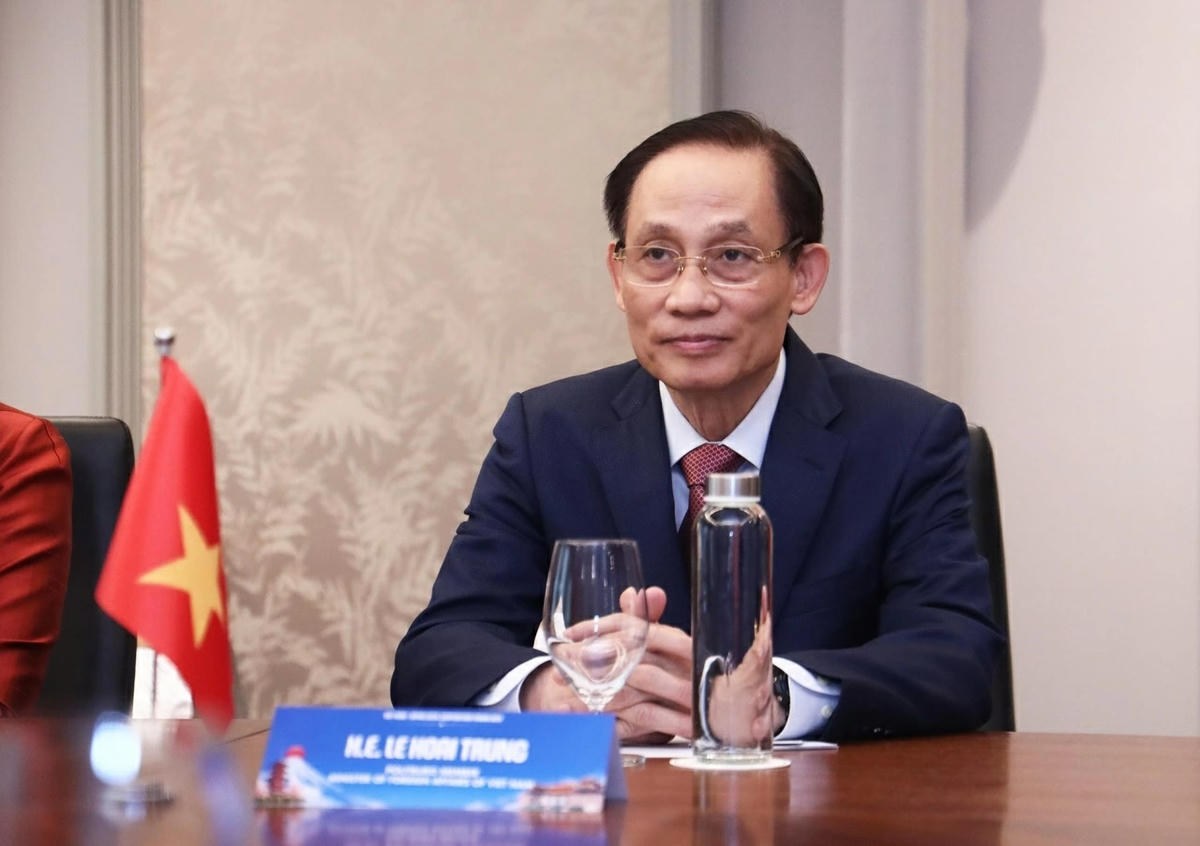 Ủy viên Bộ Chính trị, Bộ trưởng Ngoại giao Lê Hoài Trung  phát biểu. Ảnh: Thành Long