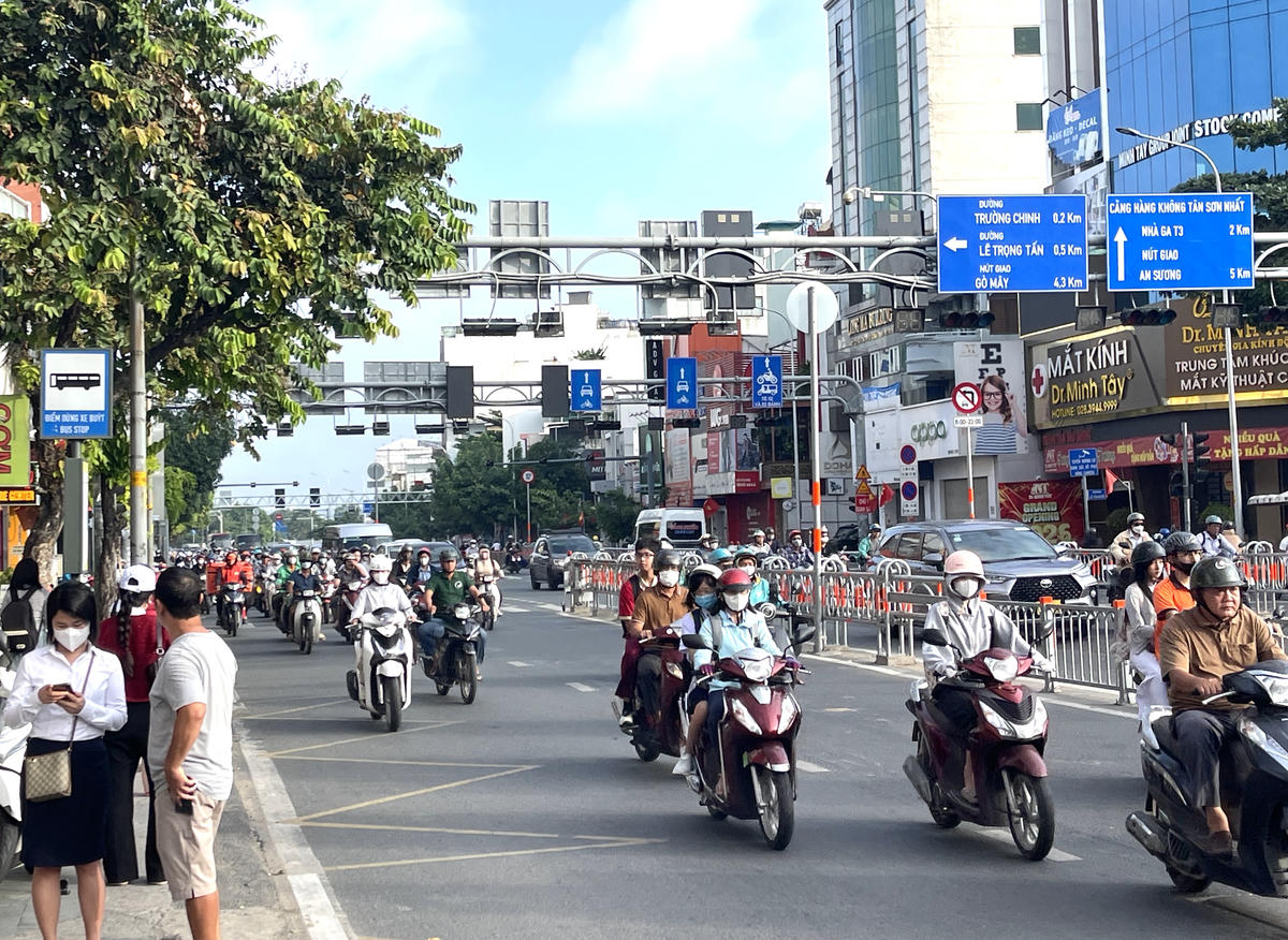 Đường Cộng Hoà sau khi được "đảo chiều" khá thông thoáng. Ảnh: Đ.Xá.