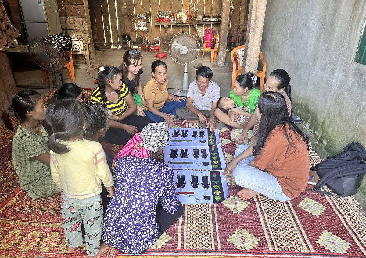 Bà Phạm Thị Lâm, người Mã Liềng (dân tộc Chứt), trưởng bản Cáo (xã Tuyên Lâm) - Người tâm huyết với công tác tuyên truyền bình đẳng giới ở bản làng. Ảnh: T.L