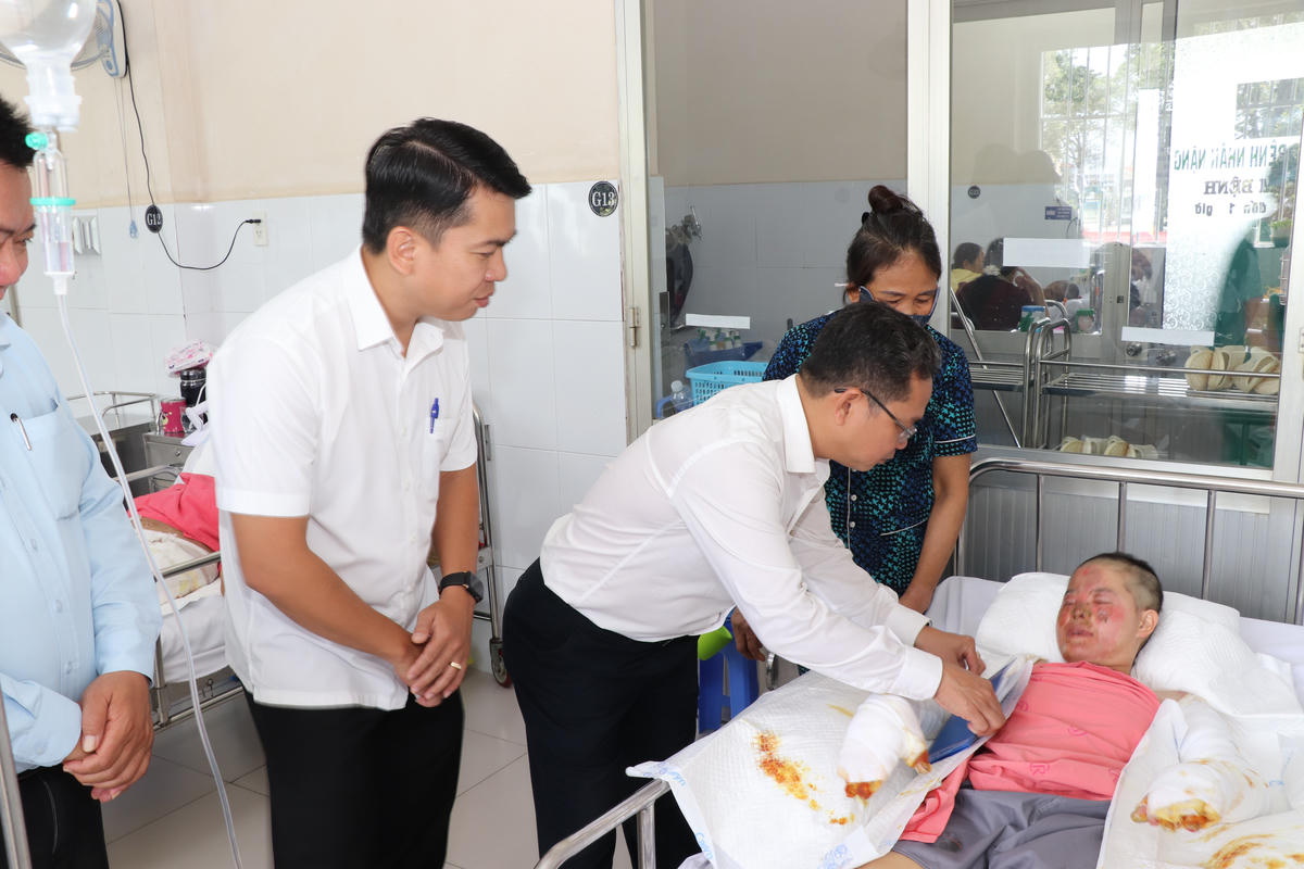 TPHCM: Thăm hỏi nạn nhân vụ cháy ở phường Đông Hưng Thuận khiến 2 người thương vong