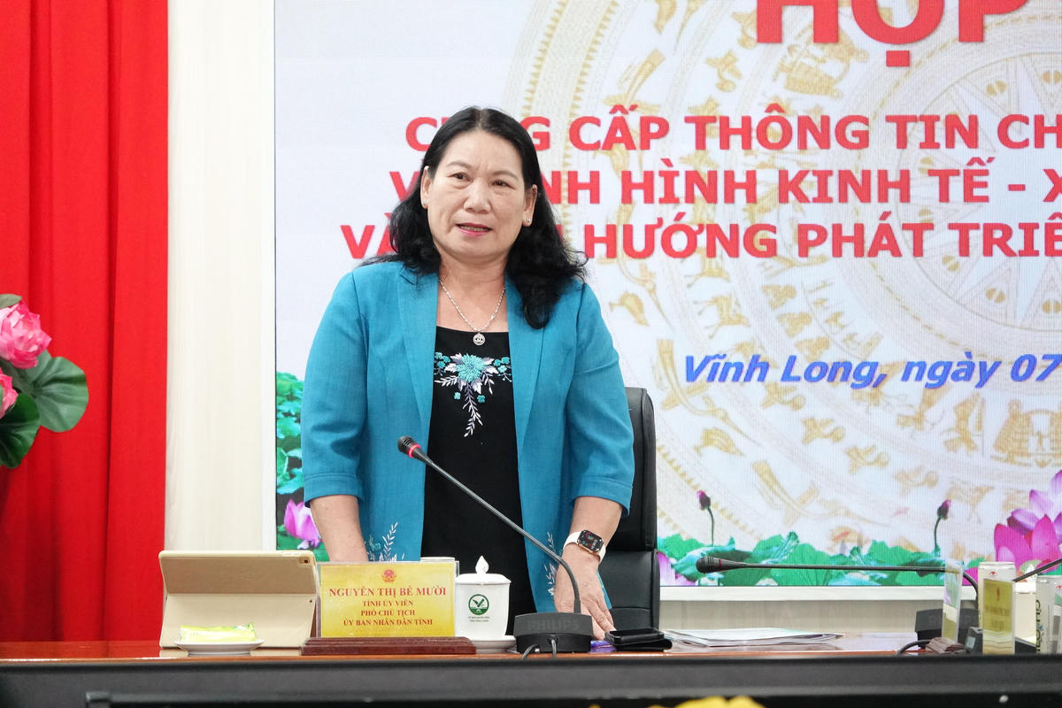 Phó Chủ tịch UBND tỉnh Vĩnh Long Nguyễn Thị Bé Mười chủ trì cuộc họp báo. Ảnh HT