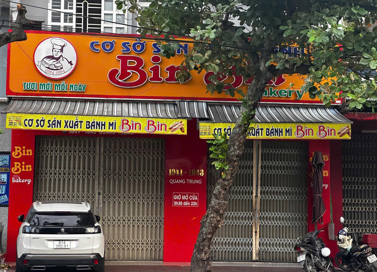 Cửa hàng bánh mì nơi xảy ra vụ việc. Ảnh: ĐS.