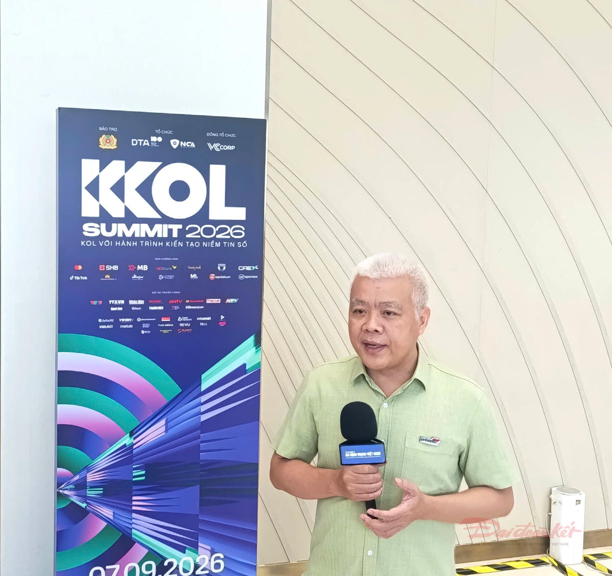 Tổng Giám đốc TikTok Việt Nam Nguyễn Lâm Thanh nhấn mạnh vai trò của KOL phải song hành với trách nhiệm kiểm chứng thông tin trước khi đăng tải. Ảnh: T.Luân.