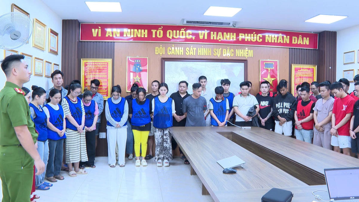 Công an TP Hải Phòng tiếp nhận 45 đối tượng người Việt Nam trong ổ nhóm. Ảnh: Công an TP Hải Phòng.