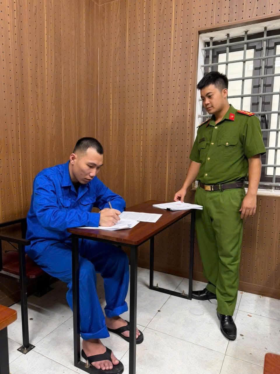 Đối tượng Hoàng Quốc Cường tại cơ quan Công an. Ảnh: Công an tỉnh Phú Thọ.