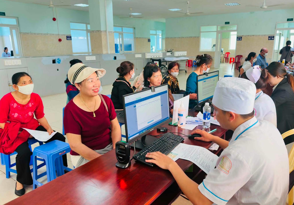 Khám sức khỏe định kỳ cho người dân tại Lâm Đồng.