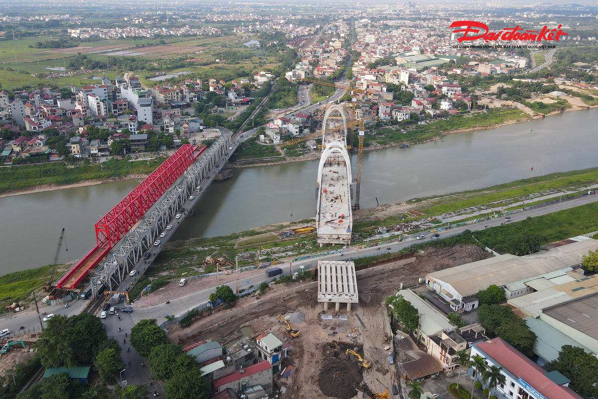 Dự án nâng cấp tuyến vận tải thủy sông Đuống được triển khai với hai công trình trọng điểm gồm cầu đường sắt Đuống dài khoảng 280m ở phía thượng lưu và cầu đường bộ Đuống dài khoảng 382m ở phía hạ lưu cầu Đuống hiện hữu.