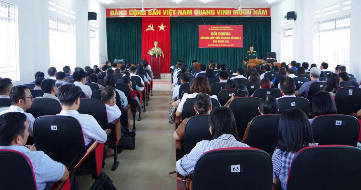 Quang cảnh lớp bồi dưỡng kiến thức quốc phòng và an ninh năm 2026.