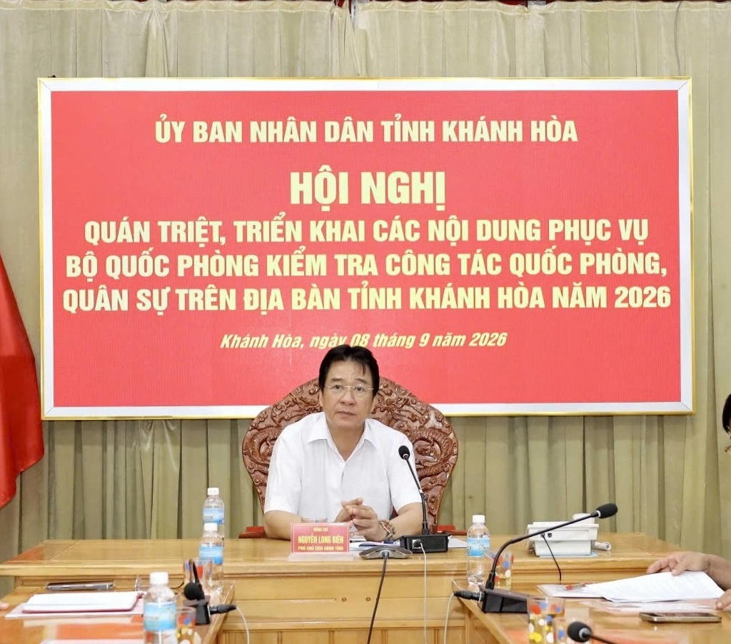 Ông Nguyễn Long Biên, Phó Chủ tịch Thường trực UBND tỉnh Khánh Hòa chủ trì hội nghị.