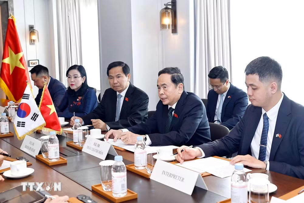 ttxvn-chu-tich-quoc-hoi-tiep-chu-tich-nhom-nghi-si-huu-nghi-han-quoc-viet-nam-0809-3.jpg