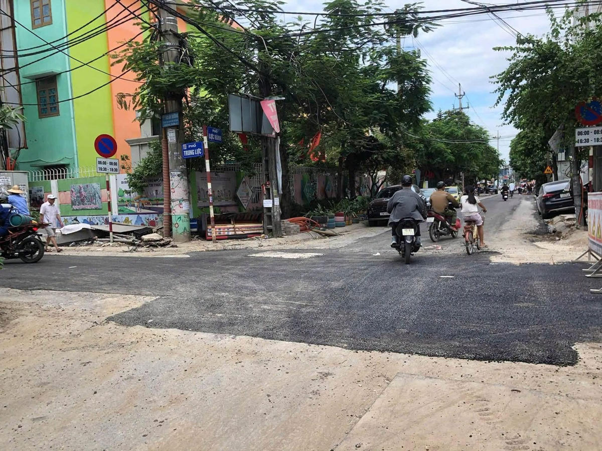 Dừng đào cắt đường vừa thảm nhựa tại Hải Phòng