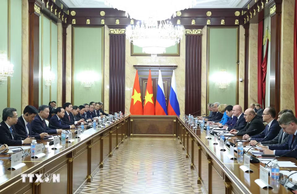 Tổng Bí thư, Chủ tịch nước Tô Lâm hội kiến Thủ tướng Nga Mikhail Mishustin. (Ảnh: Thống Nhất/TTXVN)