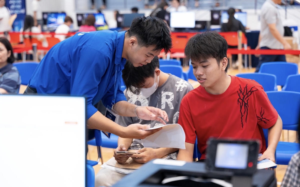Tân sinh viên là thủ tục nhập học năm học 2026-2027.