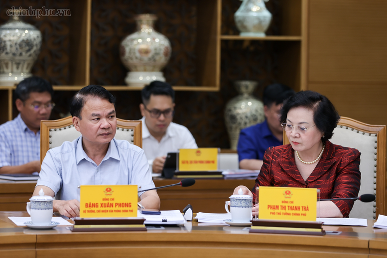 Thủ tướng: Kiểm soát chặt chẽ giá thành từ gốc với thuốc, thiết bị y tế; cương quyết loại bỏ mọi chi phí trung gian- Ảnh 3.