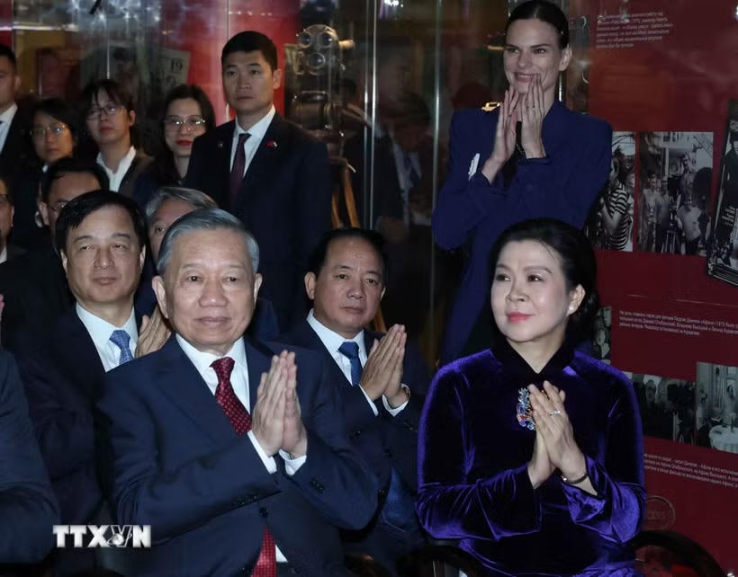 Tổng Bí thư, Chủ tịch nước Tô Lâm và Phu nhân dự chương trình Khai trương Không gian Di sản và Kết nối văn hóa Việt-Nga. (Ảnh: Thống Nhất/TTXVN)