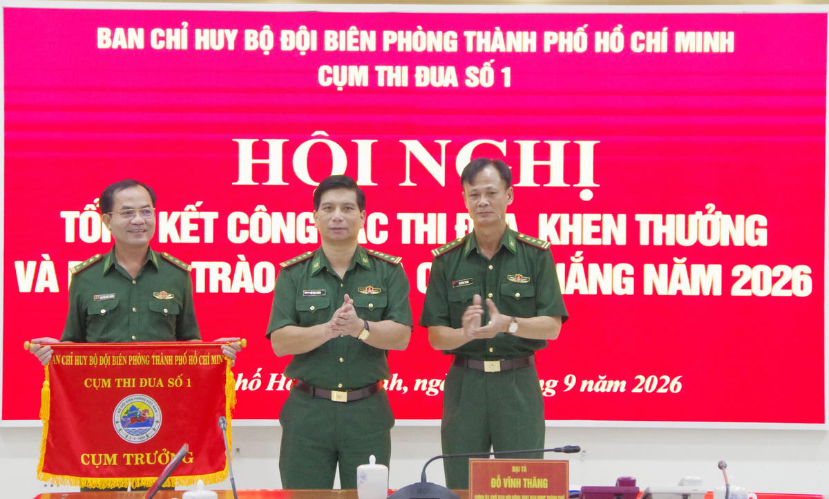 Quang cảnh bàn giao nhiệm vụ Cụm trưởng Cụm thi đua số 1 năm 2026. Ảnh: Lương Kiểm.