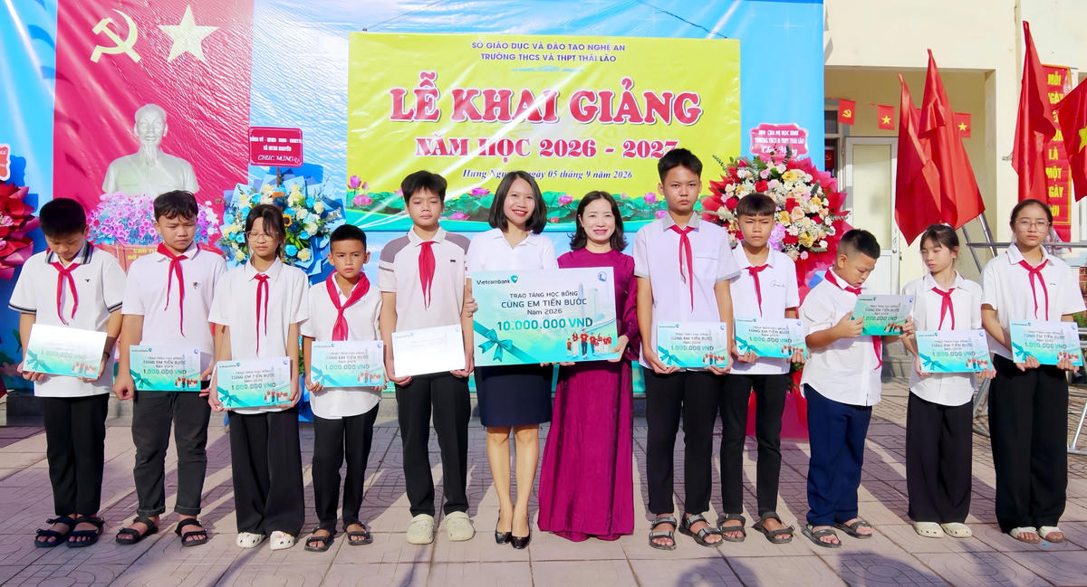 Vietcombank triển khai trao 7.350 suất học bổng "Cùng em tiến bước” nhân dịp năm học mới 2026-2027