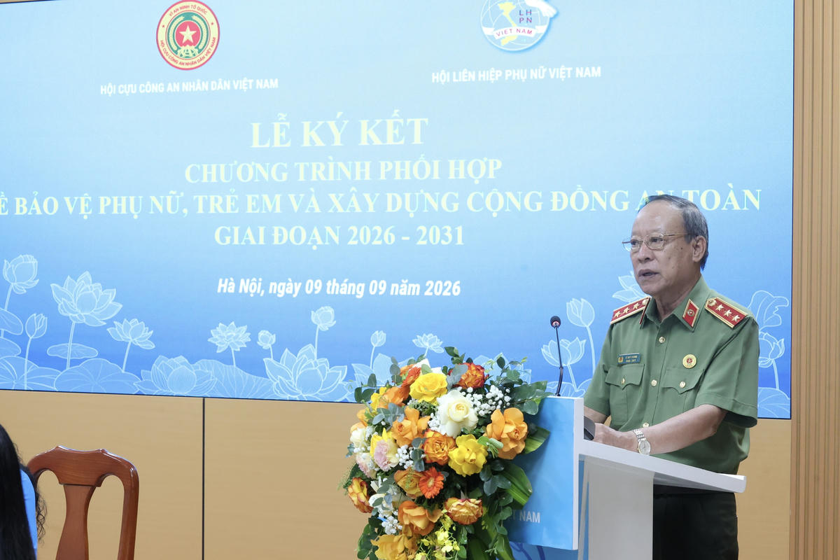 Thượng tướng Lê Quý Vương, nguyên Ủy viên Trung ương Đảng, nguyên Thứ trưởng Bộ Công an, Chủ tịch Hội Cựu Công an nhân dân Việt Nam phát biểu tại lễ kí kết. Ảnh: PV