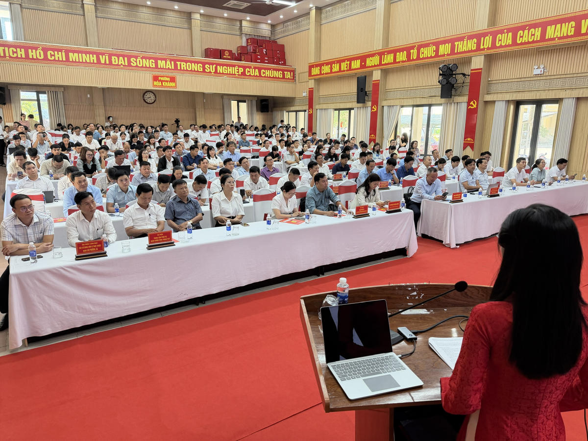 Các đại biểu dự hội nghị học tập kinh nghiệm triển khai, thực hiện mô hình. Ảnh: Nguyễn Tú.