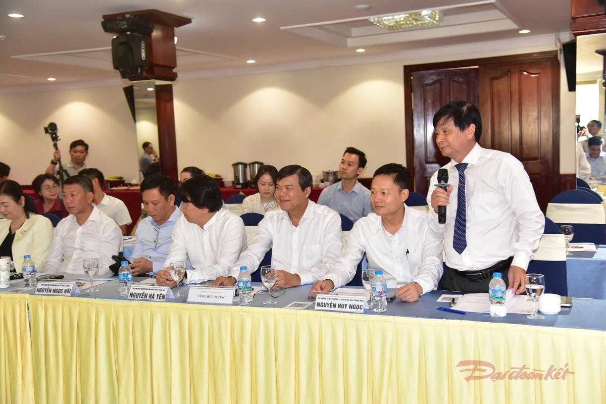 Buổi tọa đàm thu hút nhiều đại diện lãnh đạo các cơ quan báo chí tham dự, phát biểu ý kiến. Ảnh: T.Luân.