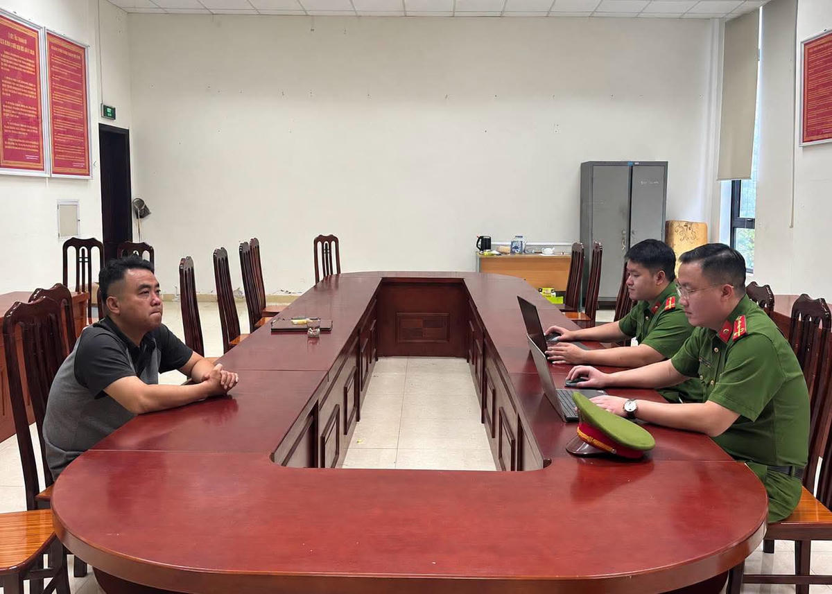 Nguyễn Hải Linh làm việc với Cơ quan chức năng. Ảnh: Công an tỉnh Phú Thọ.