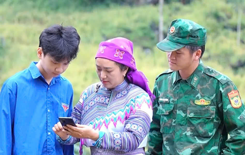 Nữ cán bộ Mặt trận giữ nhịp bản vùng biên