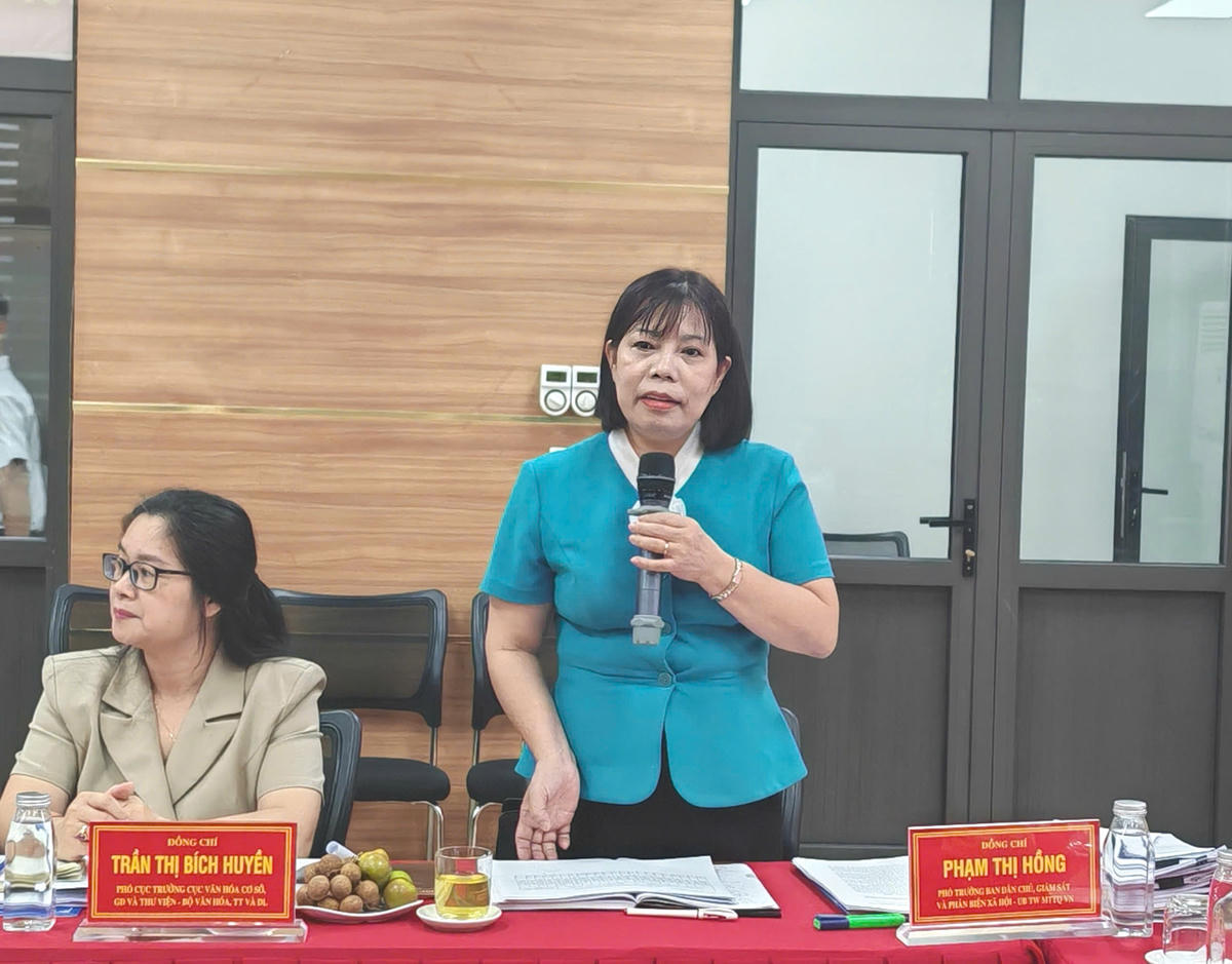 Bà Phạm Thị Hồng, Phó Trưởng Ban Dân chủ, Giám sát và Phản biện xã hội, Ủy ban Trung ương MTTQ Việt Nam phát biểu tại buổi làm việc