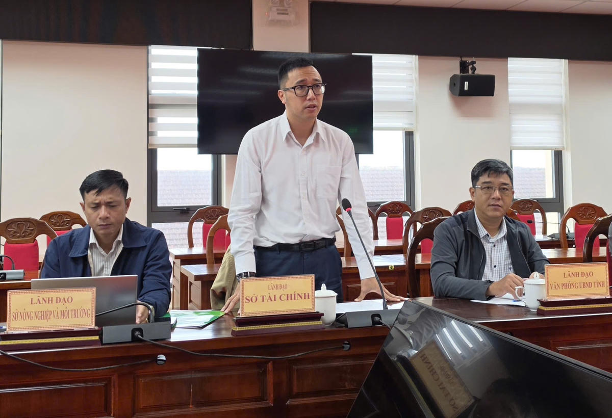 Lãnh đạo Sở tài chính thông tin, trao đổi về một số vấn đề báo chí quan tâm tại hội nghị.