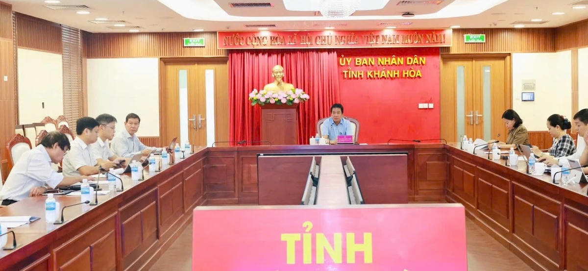 Quang cảnh cuộc họp.