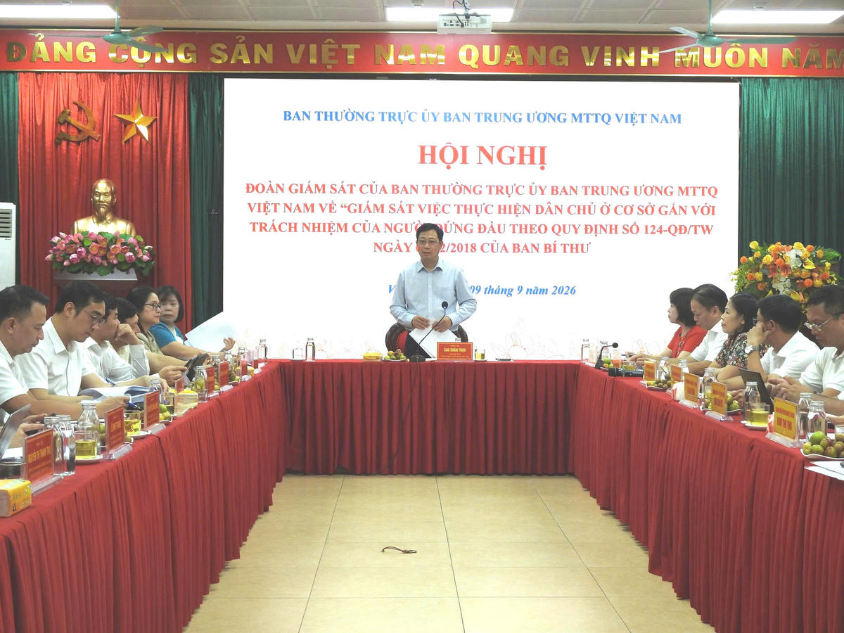 Ông Cao Xuân Thạo, Phó Chủ tịch Ủy ban Trung ương MTTQ Việt Nam chủ trì buổi làm việc