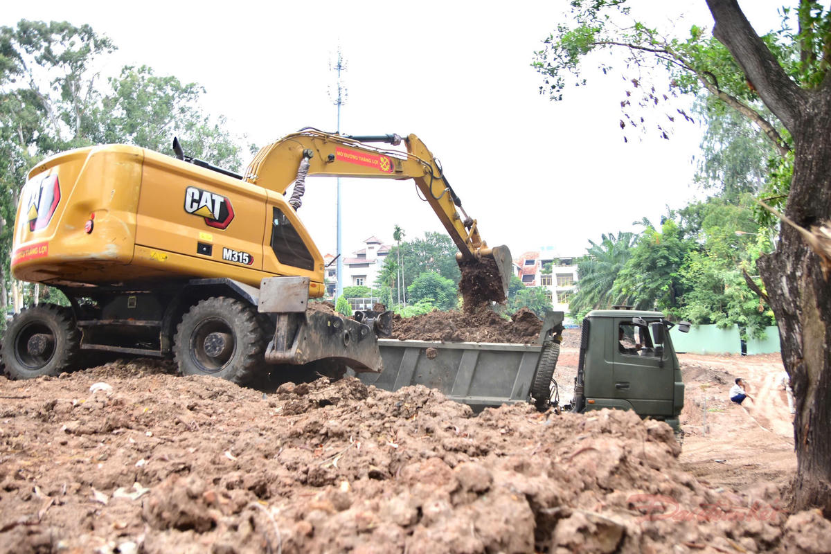 Phát hiện thêm rãnh chôn có nhiều hài cốt liệt sĩ tại Công viên Lê Thị Riêng