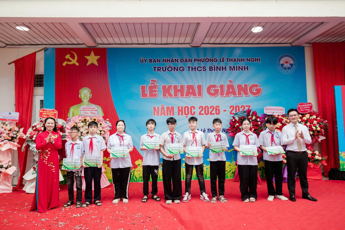 Vietcombank triển khai trao 7.350 suất học bổng "Cùng em tiến bước” nhân dịp năm học mới 2026-2027