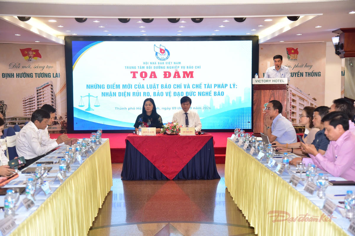 Quang cảnh buổi tọa đàm. Ảnh: T.Luân.