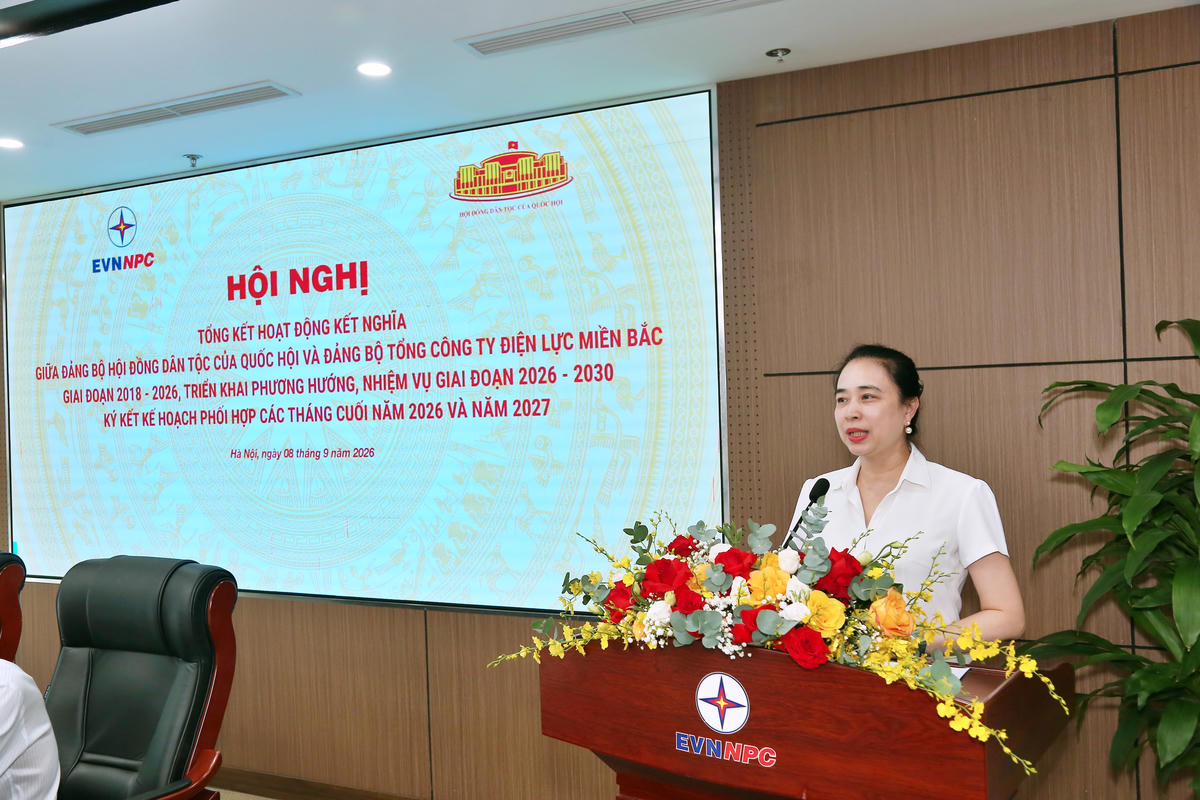 Bà Đỗ Nguyệt Ánh, Ủy viên Ban Chấp hành Đảng bộ Tập đoàn Điện lực Việt Nam (EVN), Bí thư Đảng ủy, Chủ tịch Hội đồng thành viên EVNNPC phát biểu tại Hội nghị _ Ảnh: TH