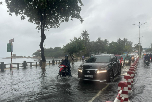 Đường Phạm Văn Đồng, phường Bắc Nha Trang bị ngập sâu vào ngày 31/5/2026 vừa qua.