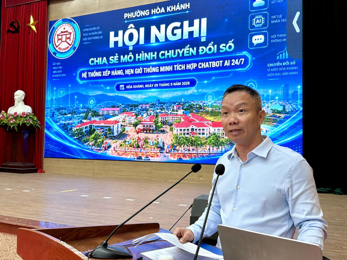 Ông Huỳnh Anh Vũ, Chủ tịch UBND phường Hòa Khánh: “Hẹn giờ giải quyết thủ tục hành chính trực tuyến kết hợp AI Chatbot 24/7 từ sáng kiến phục vụ người dân đã phát triển thành mô hình có thể nhân rộng toàn thành phố”. Ảnh: Nguyễn Tú.