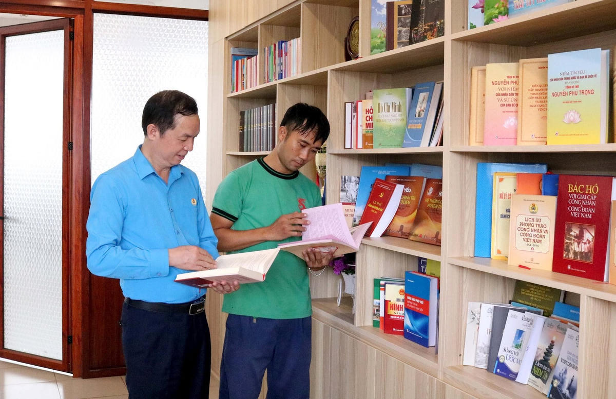 Công đoàn Thủ đô đa dạng hóa tuyên truyền, phổ biến giáo dục pháp luật cho người lao động. Ảnh: