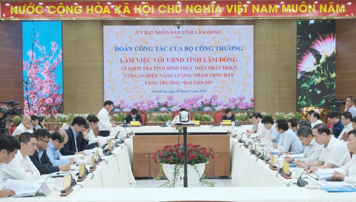 Quang cảnh buổi làm việc.